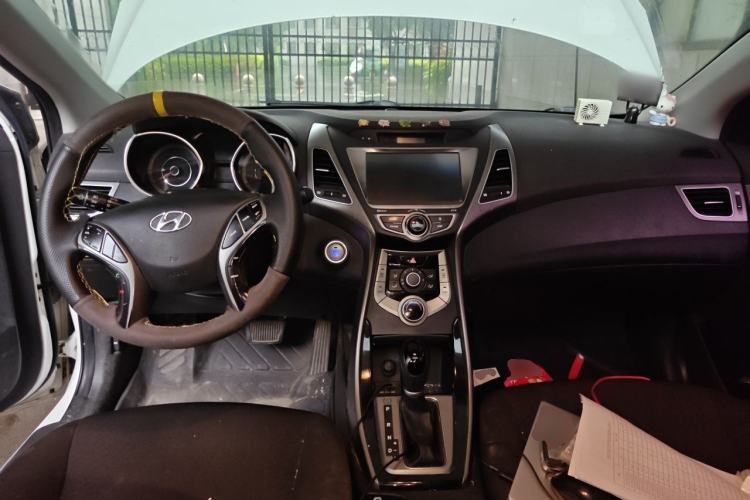 Used Hyundai Elantra (5th Generation / Langdong) 2016 1.6L Automatic Prestige Model Center Console