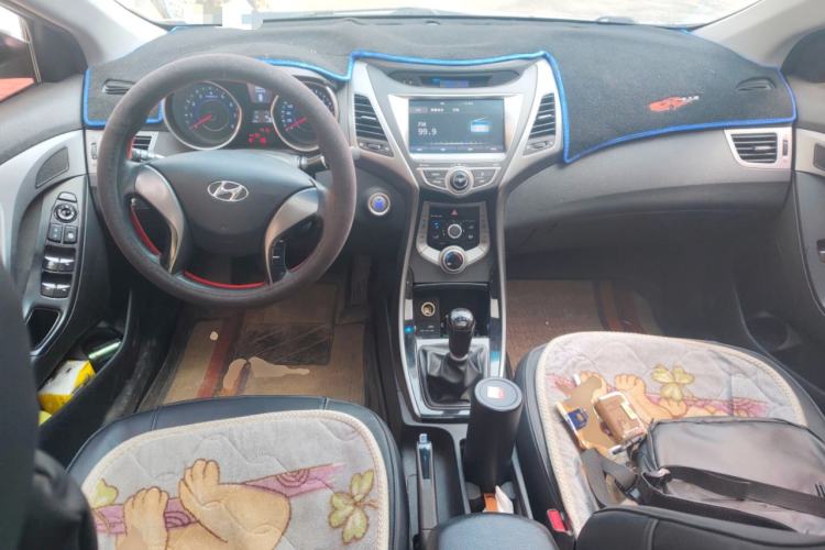 Used Hyundai Elantra (5th Generation / Langdong) 2016 1.6L Manual Luxury Model Center Console