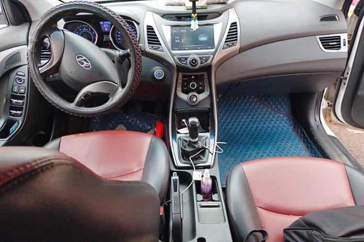 Used Hyundai Elantra (5th Generation / Langdong) 2016 1.6L Manual Luxury Model Center Console