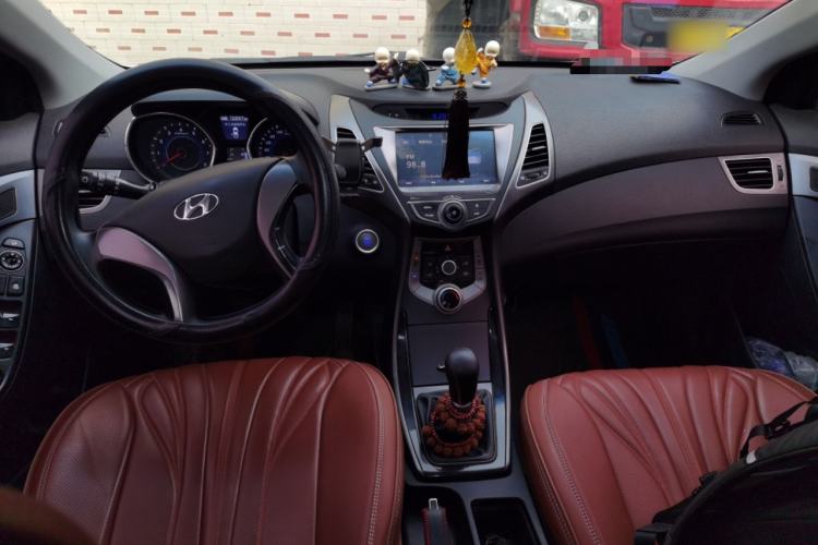 Used Hyundai Elantra (5th Generation / Langdong) 2016 1.6L Manual Luxury Model Center Console