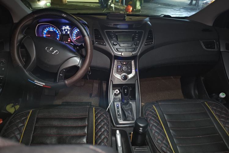Used Hyundai Elantra (5th Generation / Langdong) 2016 1.6L Automatic Smart Version Center Console