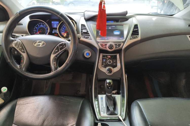 Used Hyundai Elantra (5th Generation / Langdong) 2016 1.6L Automatic Prestige Model Center Console