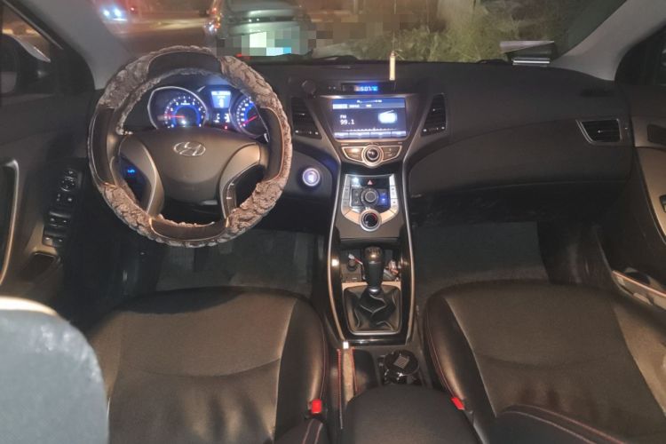 Used Hyundai Elantra (5th Generation / Langdong) 2016 1.6L Manual Luxury Model Center Console