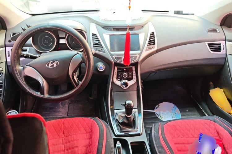 Used Hyundai Elantra (5th Generation / Langdong) 2016 1.6L Manual Luxury Model Center Console
