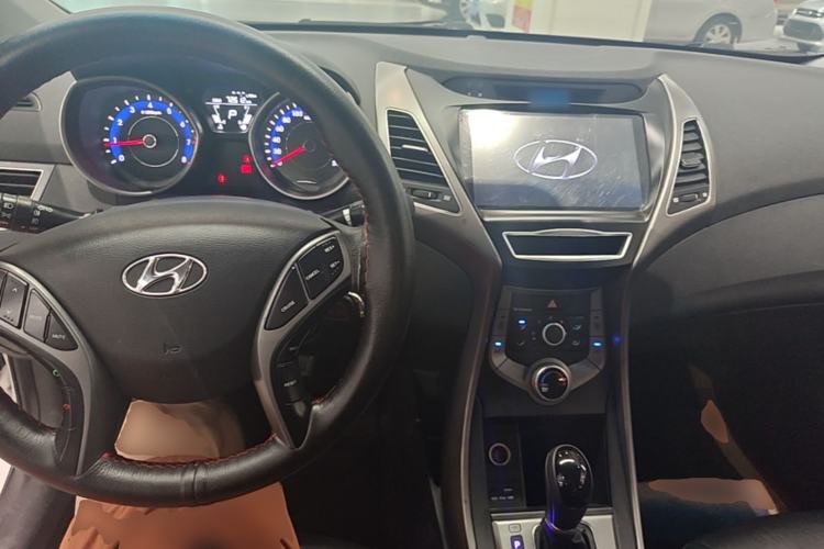Used Hyundai Elantra (5th Generation / Langdong) 2016 1.6L Automatic Smart Version Center Console