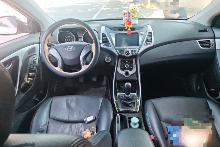 Used Hyundai Elantra (5th Generation / Langdong) 2016 1.6L Manual Luxury Model Center Console