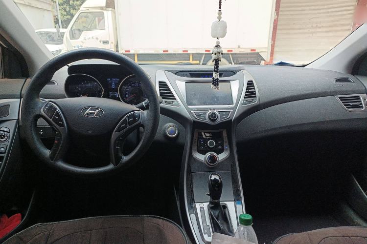 Used Hyundai Elantra (5th Generation / Langdong) 2016 1.6L Automatic Prestige Model Center Console
