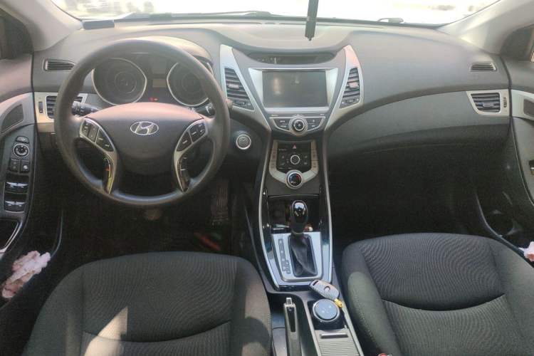 Used Hyundai Elantra (5th Generation / Langdong) 2016 1.6L Automatic Prestige Model Center Console