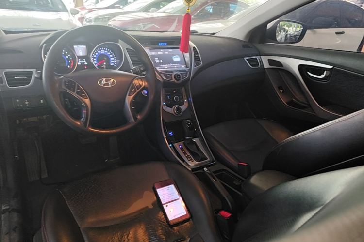 Used Hyundai Elantra (5th Generation / Langdong) 2016 1.6L Automatic Prestige Model Center Console