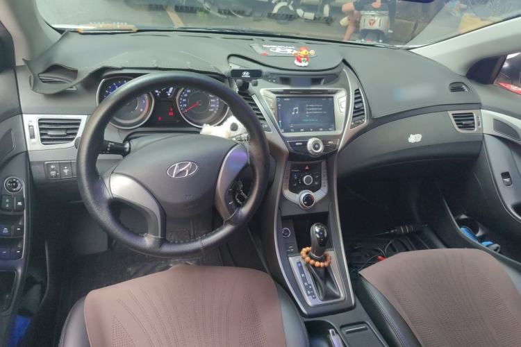 Used Hyundai Elantra (5th Generation / Langdong) 2016 1.6L Automatic Smart Version Center Console