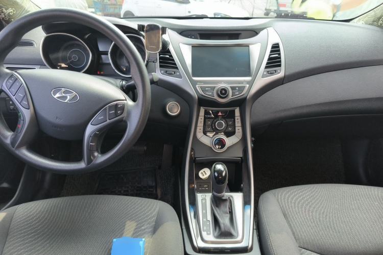Used Hyundai Elantra (5th Generation / Langdong) 2016 1.6L Automatic Prestige Model Center Console