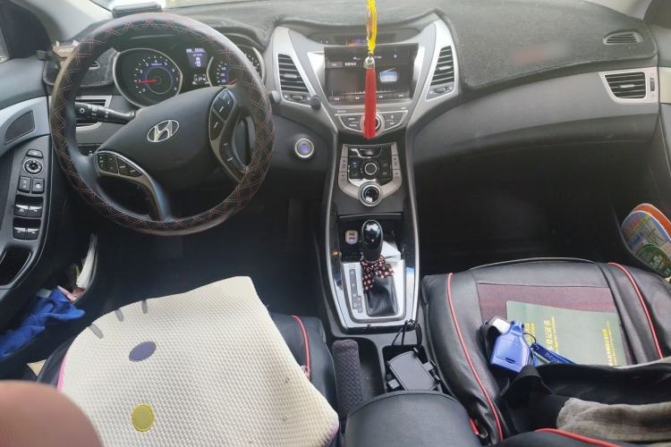 Used Hyundai Elantra (5th Generation / Langdong) 2016 1.6L Automatic Prestige Model Center Console