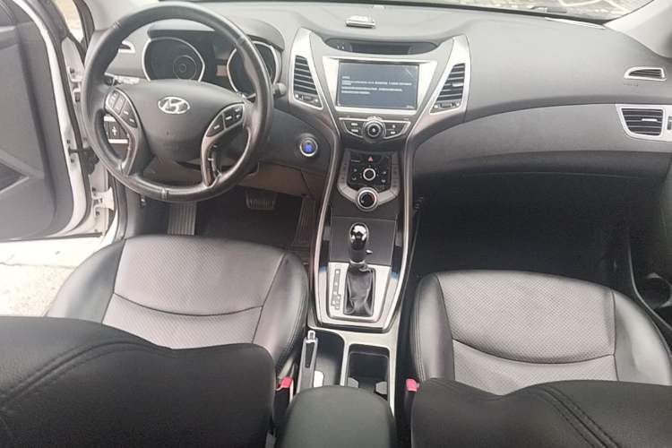 Used Hyundai Elantra (5th Generation / Langdong) 2016 1.6L Automatic Prestige Model Center Console