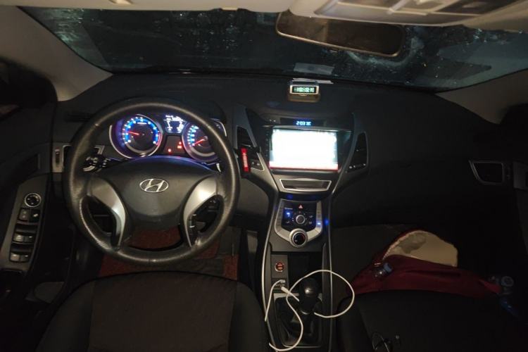 Used Hyundai Elantra (5th Generation / Langdong) 2016 1.6L Manual Fashion Edition Center Console