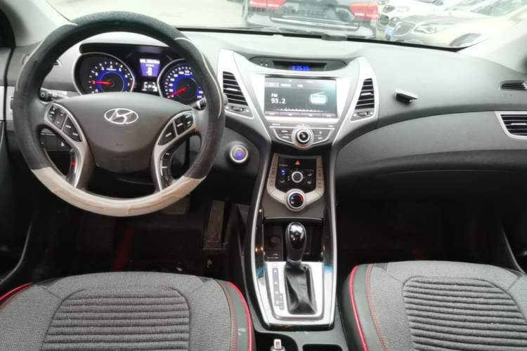 Used Hyundai Elantra (5th Generation / Langdong) 2016 1.6L Automatic Prestige Model Center Console