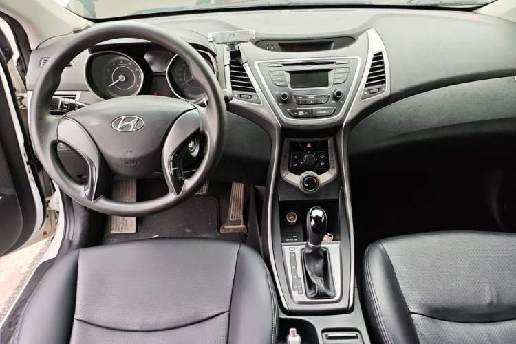Used Hyundai Elantra (5th Generation / Langdong) 2016 1.6L Automatic Smart Version Center Console