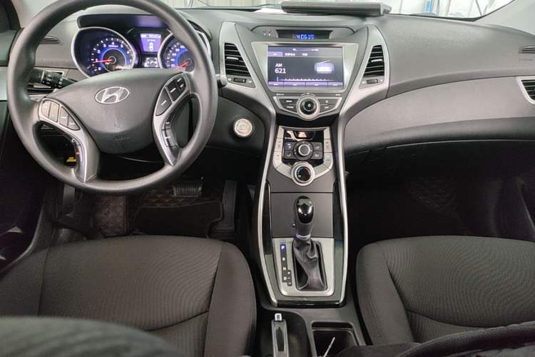 Used Hyundai Elantra (5th Generation / Langdong) 2016 1.6L Automatic Prestige Model Center Console
