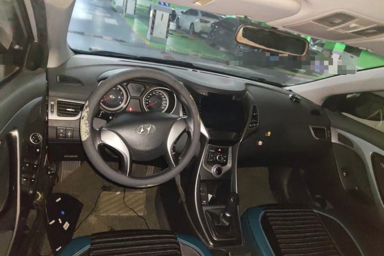 Used Hyundai Elantra (5th Generation / Langdong) 2016 1.6L Manual Fashion Edition Center Console
