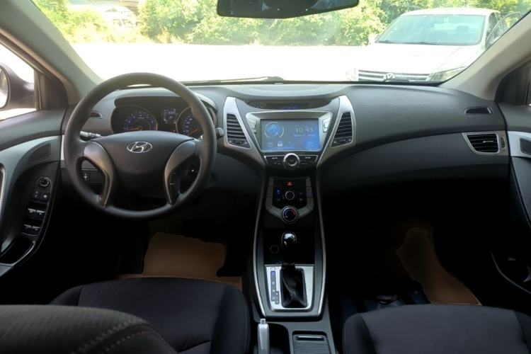 Used Hyundai Elantra (5th Generation / Langdong) 2016 1.6L Automatic Smart Version Center Console
