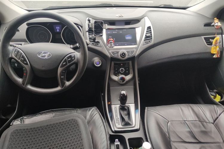 Used Hyundai Elantra (5th Generation / Langdong) 2016 1.6L Automatic Prestige Model Center Console