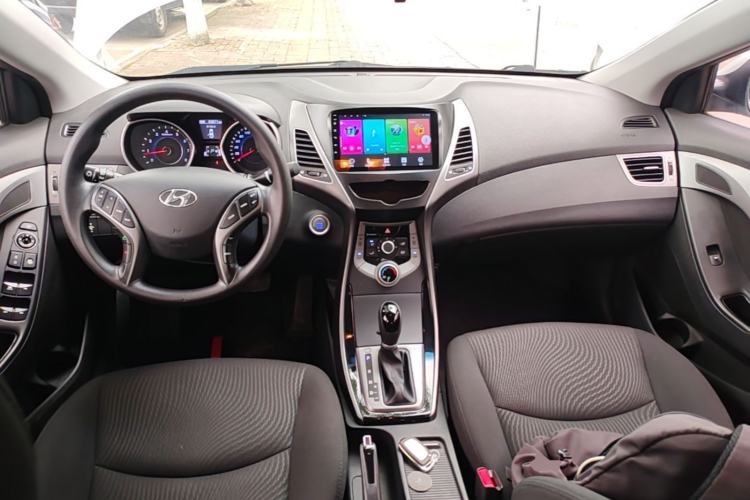 Used Hyundai Elantra (5th Generation / Langdong) 2016 1.6L Automatic Prestige Model Center Console