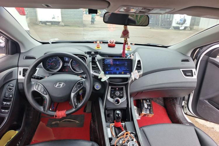 Used Hyundai Elantra (5th Generation / Langdong) 2016 1.6L Automatic Prestige Model Center Console