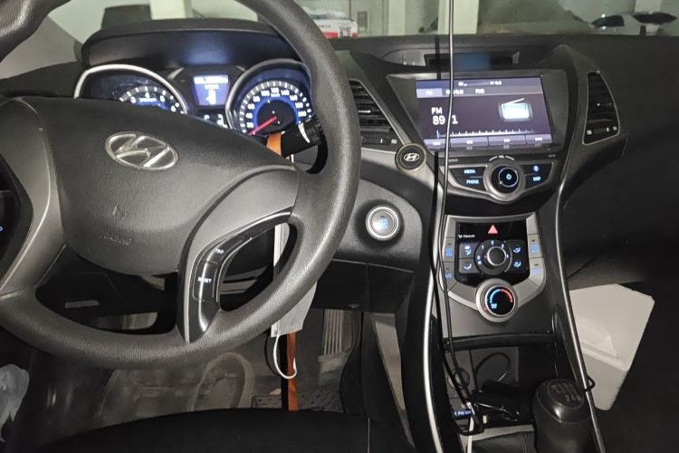 Used Hyundai Elantra (5th Generation / Langdong) 2016 1.6L Manual Luxury Model Center Console