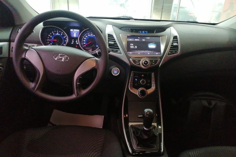 Used Hyundai Elantra (5th Generation / Langdong) 2016 1.6L Manual Luxury Model Center Console