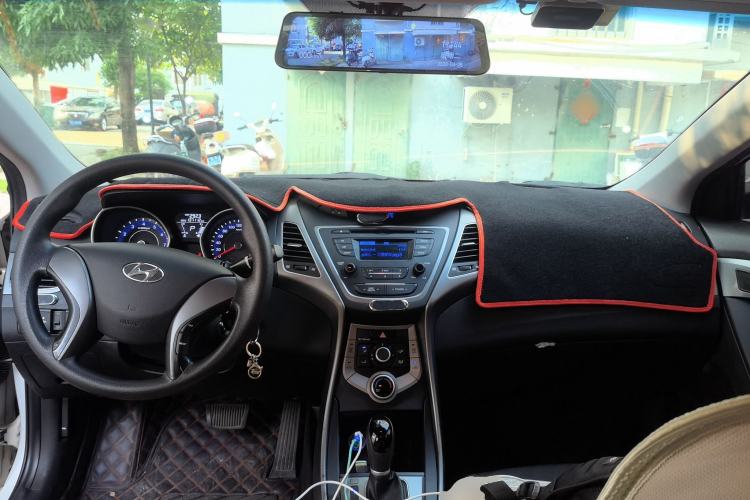 Used Hyundai Elantra (5th Generation / Langdong) 2016 1.6L Automatic Smart Version Center Console