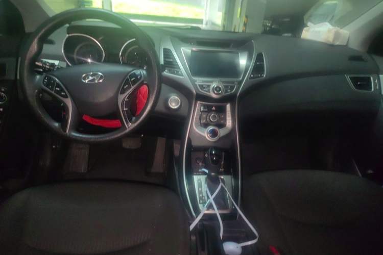 Used Hyundai Elantra (5th Generation / Langdong) 2016 1.6L Automatic Prestige Model Center Console
