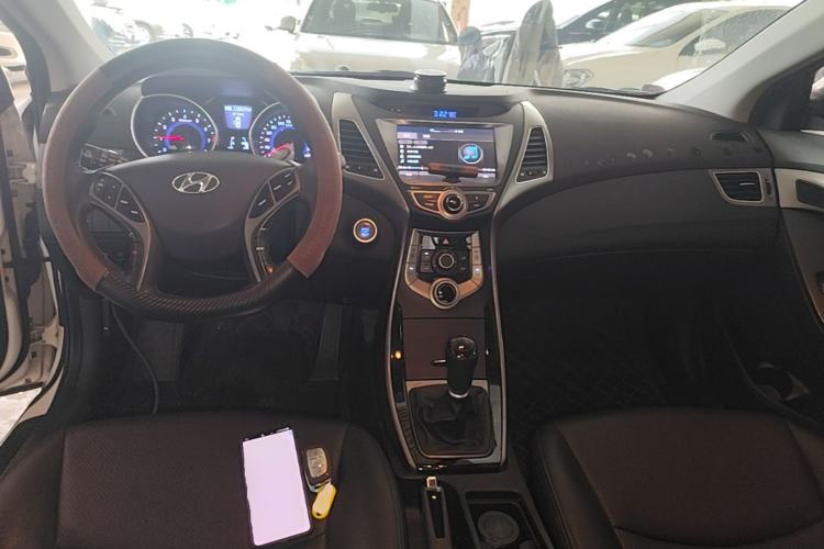 Used Hyundai Elantra (5th Generation / Langdong) 2016 1.6L Manual Luxury Model Center Console