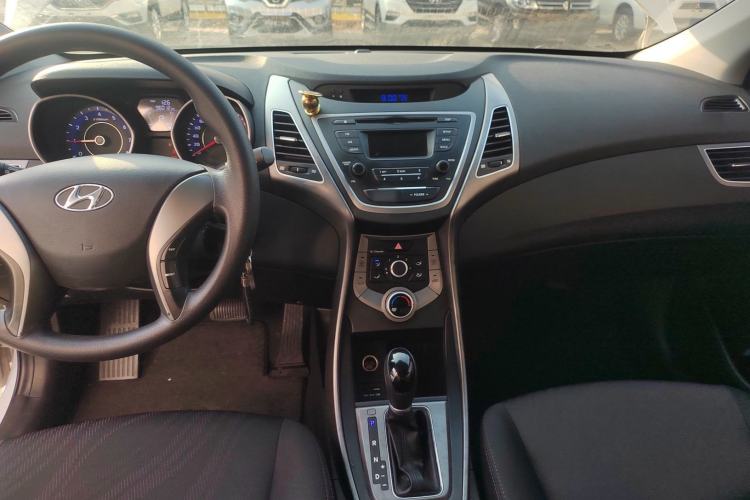 Used Hyundai Elantra (5th Generation / Langdong) 2016 1.6L Automatic Smart Version Center Console