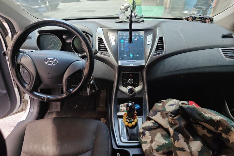 Used Hyundai Elantra (5th Generation / Langdong) 2016 1.6L Automatic Smart Version Center Console