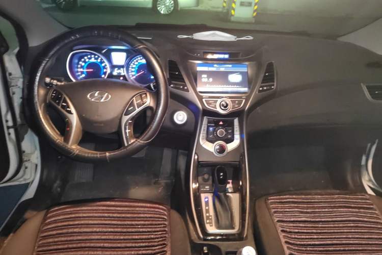Used Hyundai Elantra (5th Generation / Langdong) 2016 1.6L Automatic Prestige Model Center Console