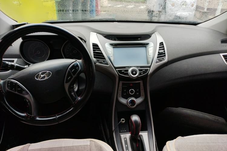 Used Hyundai Elantra (5th Generation / Langdong) 2016 1.6L Automatic Smart Version Center Console