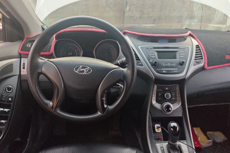 Used Hyundai Elantra (5th Generation / Langdong) 2016 1.6L Automatic Smart Version Center Console