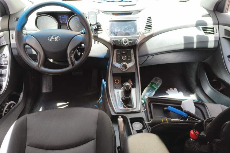 Used Hyundai Elantra (5th Generation / Langdong) 2016 1.6L Automatic Smart Version Center Console