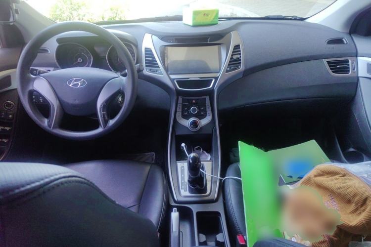 Used Hyundai Elantra (5th Generation / Langdong) 2016 1.6L Automatic Smart Version Center Console