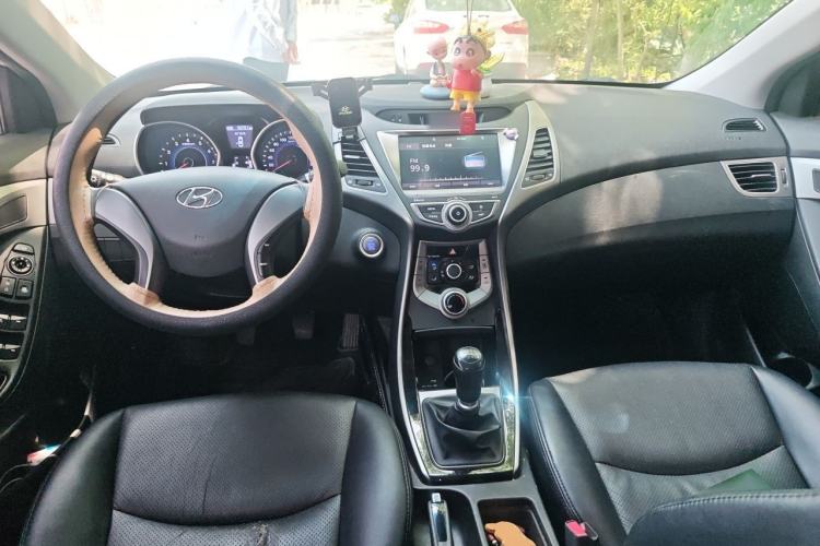 Used Hyundai Elantra (5th Generation / Langdong) 2016 1.6L Manual Luxury Model Center Console