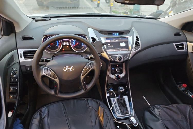 Used Hyundai Elantra (5th Generation / Langdong) 2016 1.6L Automatic Prestige Model Center Console