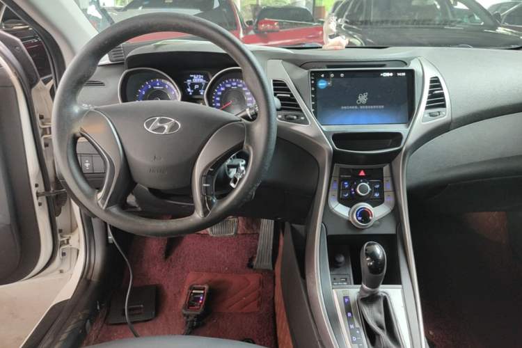 Used Hyundai Elantra (5th Generation / Langdong) 2016 1.6L Automatic Smart Version Center Console