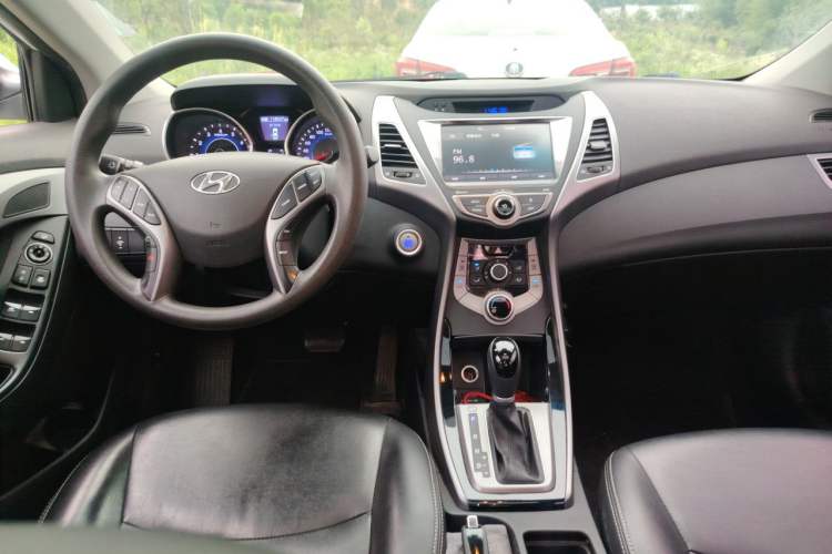 Used Hyundai Elantra (5th Generation / Langdong) 2016 1.6L Automatic Prestige Model Center Console
