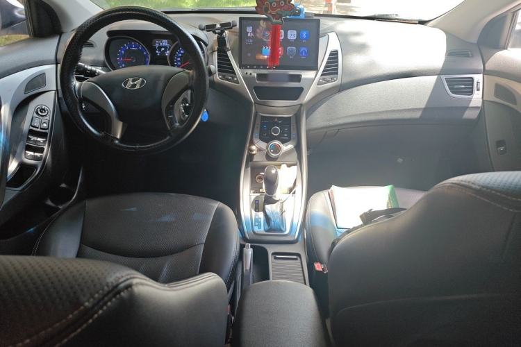 Used Hyundai Elantra (5th Generation / Langdong) 2016 1.6L Automatic Smart Version Center Console