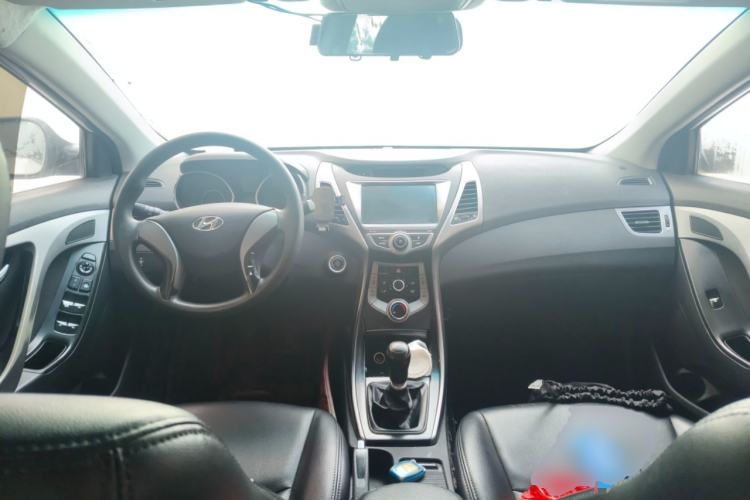 Used Hyundai Elantra (5th Generation / Langdong) 2016 1.6L Manual Luxury Model Center Console