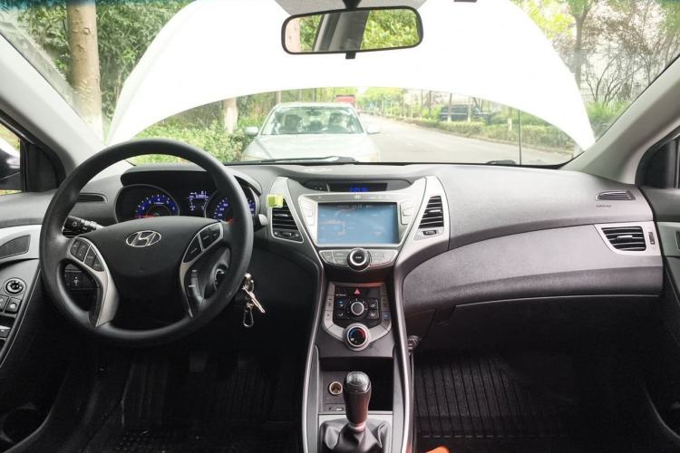 Used Hyundai Elantra (5th Generation / Langdong) 2016 1.6L Manual Fashion Edition Center Console