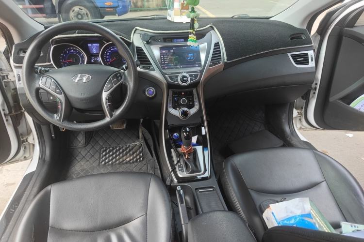 Used Hyundai Elantra (5th Generation / Langdong) 2016 1.6L Automatic Prestige Model Center Console