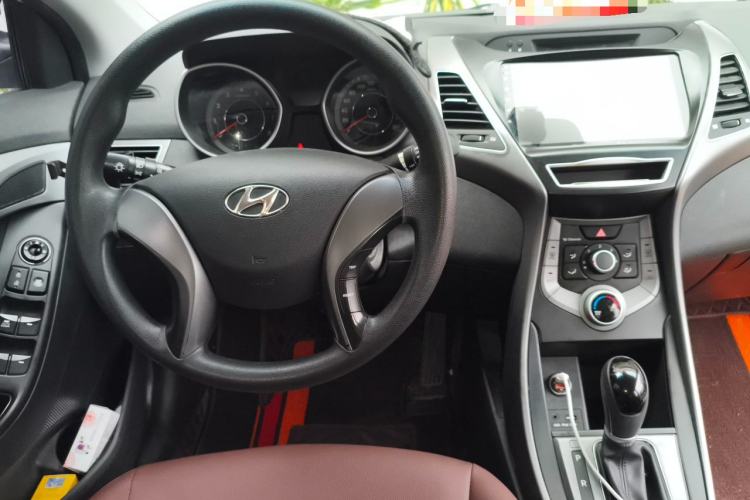 Used Hyundai Elantra (5th Generation / Langdong) 2016 1.6L Automatic Smart Version Center Console