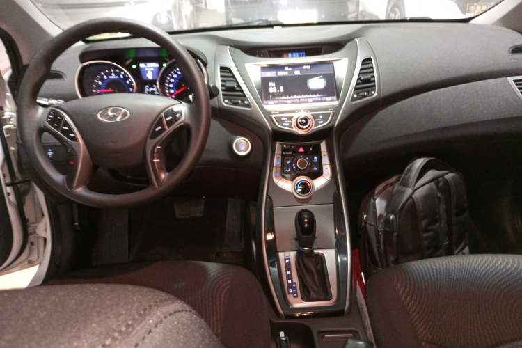Used Hyundai Elantra (5th Generation / Langdong) 2016 1.6L Automatic Prestige Model Center Console
