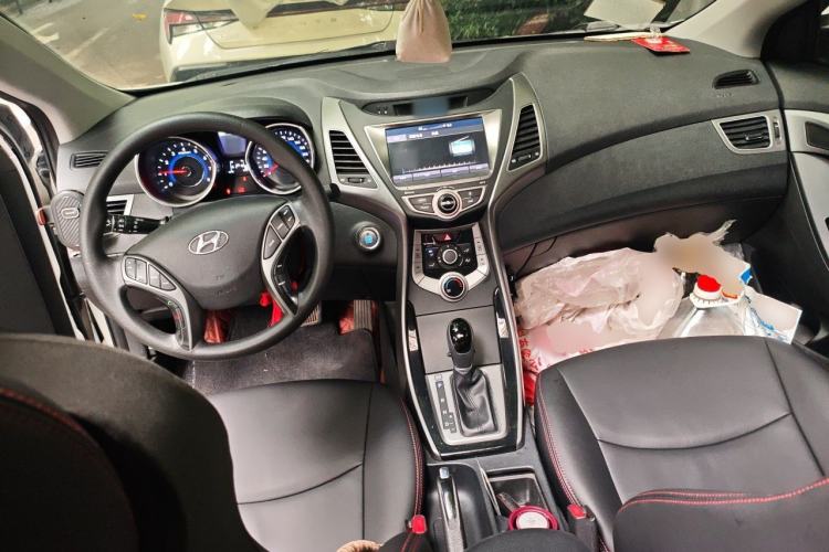 Used Hyundai Elantra (5th Generation / Langdong) 2016 1.6L Automatic Prestige Model Center Console