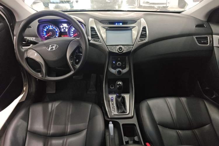 Used Hyundai Elantra (5th Generation / Langdong) 2016 1.6L Automatic Smart Version Center Console